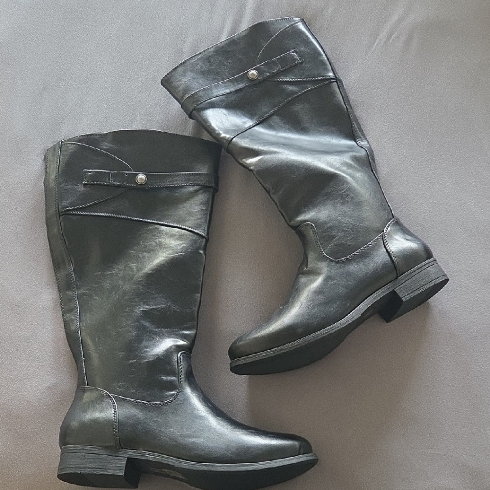 Stylish Women's Black Boots